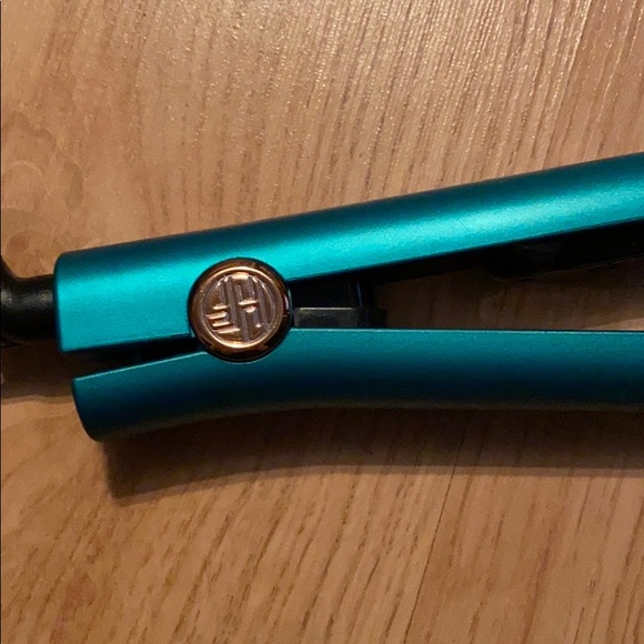 HAIR FETISH - Straightening iron - Picture 2 of 7